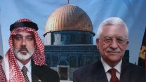 פוסטר המציג את אבו מאזן ואת יסמאעיל הניה על רקע כיפת הסלע, יוני 2008 (צילום: ויסאם נאסר / פלאש 90).