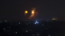 תקיפה ישראלית בעזה. ארכיון (AP Photo/Khalil Hamra)