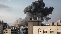 בניין 'מרכז התרבות סעיד אל משעל'  שהופצץ היום. על פי צה''ל שימש הבניין את ארגון חמאס (Photo by Ali Jadallah/Anadolu Agency/Getty Images IL)