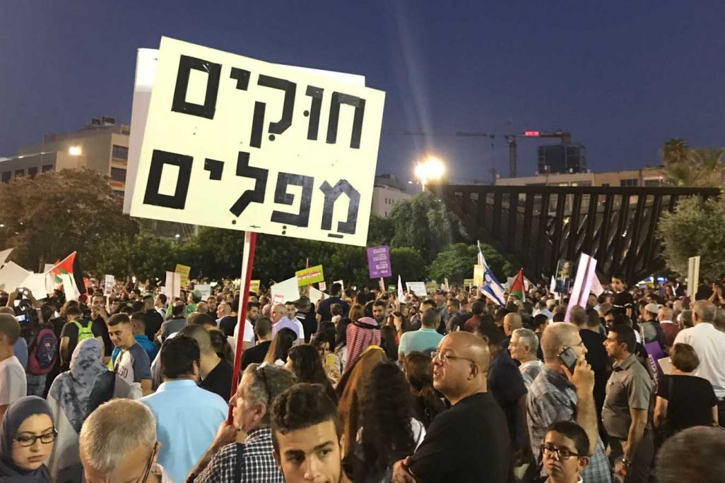 לקראת הפגנה נגד חוק הלאום בכיכר רבין, 11 באוגוסט 2018 (צילום: יאיר ויטמן)