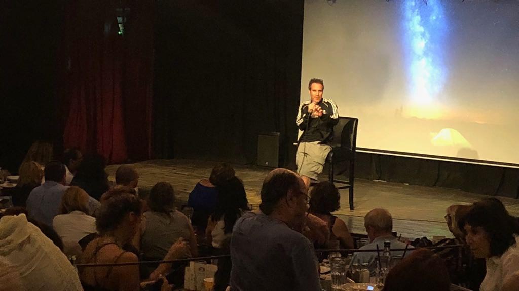 השחקן זוהר שטראוס ('האופה מברלין') באירוע "טרום אופיר" במועדון ה'ברל'ה' בעמק חפר, 6 באוגוסט 2018 (צילום: יח"צ)