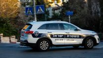 ניידת משטרה בתל אביב (צילום אילוסטרציה: Jose HERNANDEZ Camera 51 / Shutterstock.com)