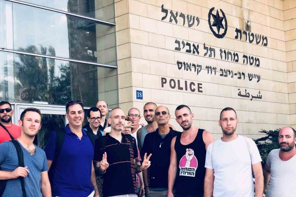 מגישים תלונה על הסתה נגד ערוץ 7, משה חסדאי ובנצי גופשטיין, 1 באוגוסט 2018 (צילום: הפנתרות הוורודות)