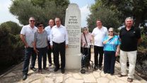טקס אזכרה לציון 80 שנה להנצחתם של עובדי חברת החשמל בצומת מסמיה.  (קרדיט יוסי וייס/ חברת חשמל)