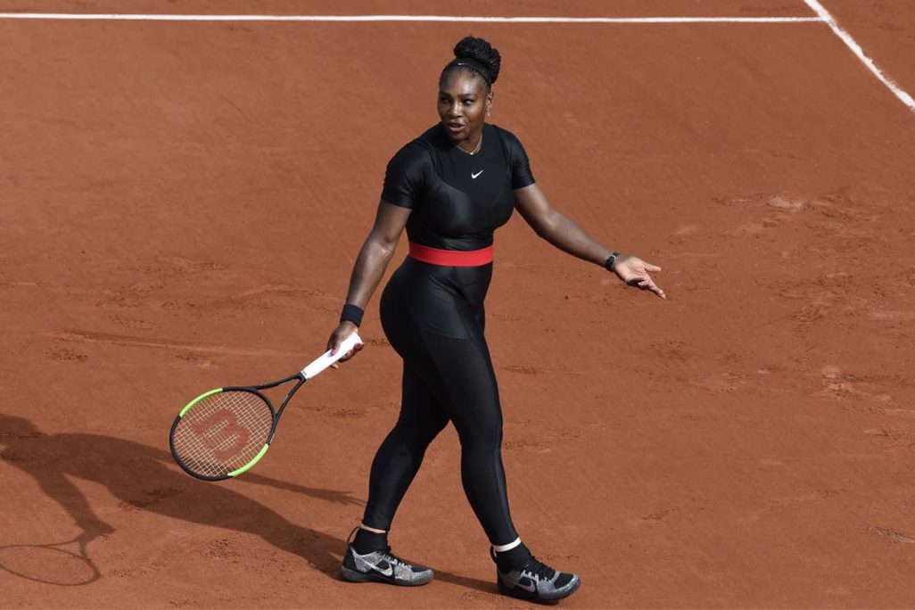 סרינה וויליאמס בחליפת הטניס המיוחדת שלה (Dana Gardner / Shutterstock.com)