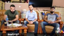 מימין לשמאל: מוחמד יוספין, מועתסם איוב ומועאד איוב, בבית משפחת יוספין בשפרעם. השלושה הותקפו לפני שבוע בחוף בקרית חיים. "האנשים שתקפו אותנו הם לא מייצגים את עם ישראל, אני בכלל חושב שמי שיכול לתקוף אותך עם מוט ברזל רק בגלל שאתה לא יהודי הוא חולה נפש", אמר מוחמד. צילום: יניב כרמל