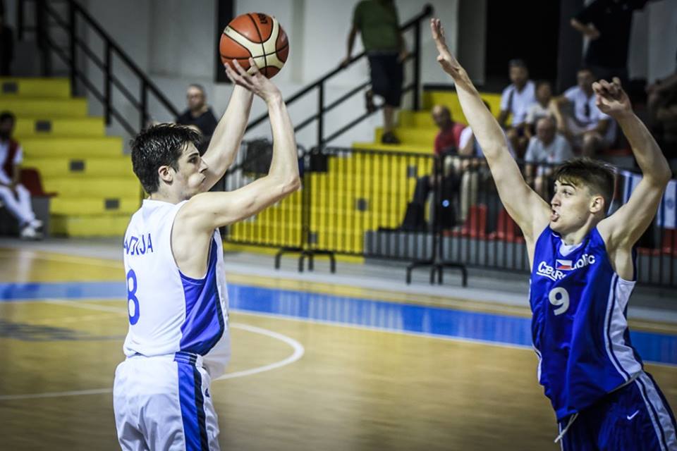 דני אבדיה במדי נבחרת הנוער באליפות אירופה דרג ב' (איגוד הכדורסל בישראל)
