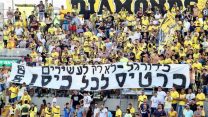 אוהדי מכבי נתניה במחאה על מחירי הכרטיסים (באדיבות ארגון "היציע")