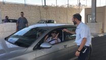 סגן ראש מועצת מטה בנימין ישראל גנץ בעת פריצת הכביש