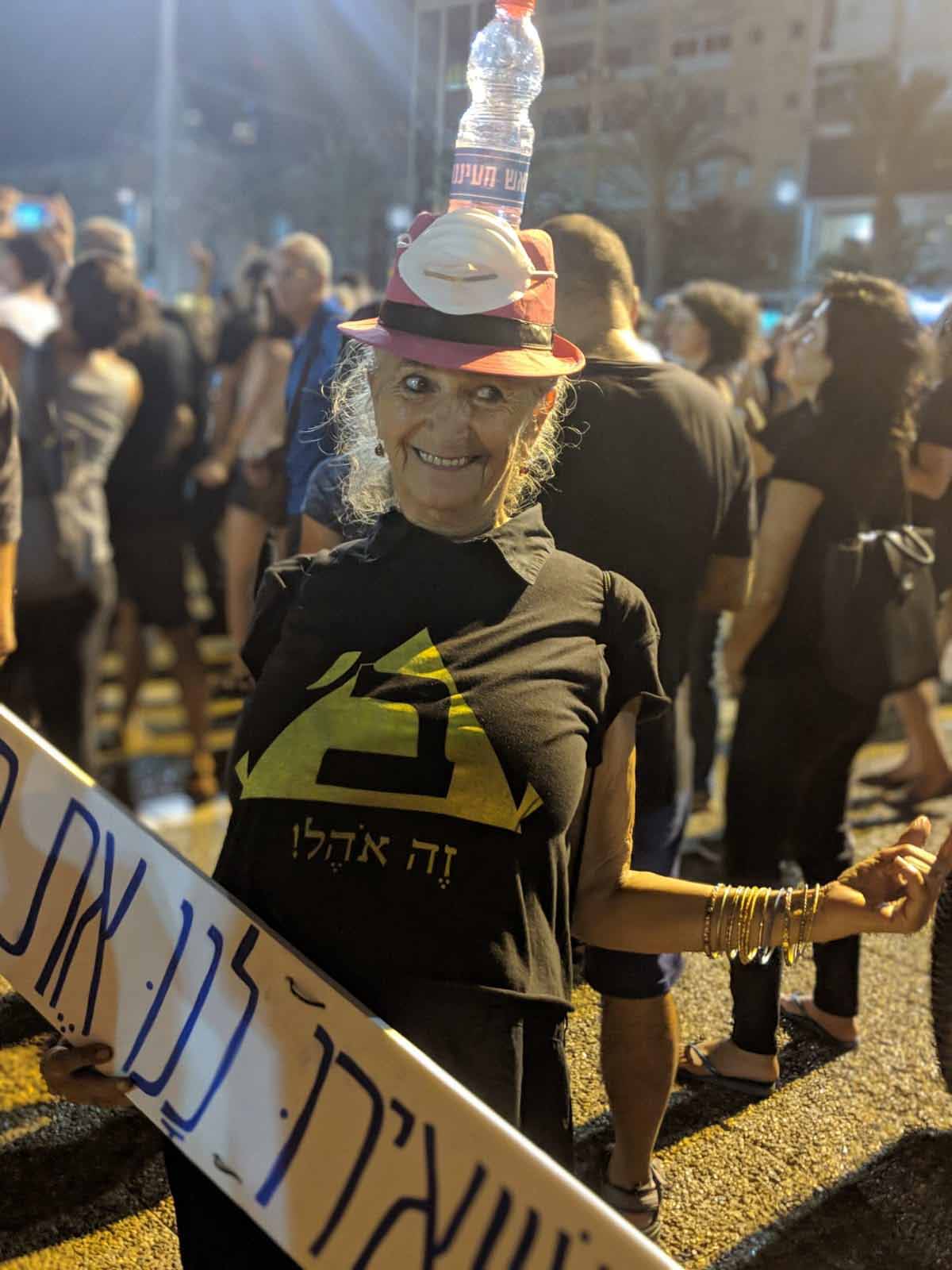 מפגינה נגד הקמת אסדת הגז בחוף דור. כיכר רבין ה-1 בספטמבר 2018 (קרדיט ניצן עוז)