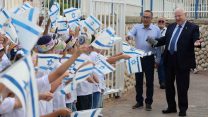 נשיא המדינה פתח את שנת הלימודים התשע"ט עם ילדי כיתה א' בבית הספר הממלכתי דתי "נועם אליהו" בנתיבות. 2 בספטמבר 2018. (צילום: מארק ניימן / לע"מ)