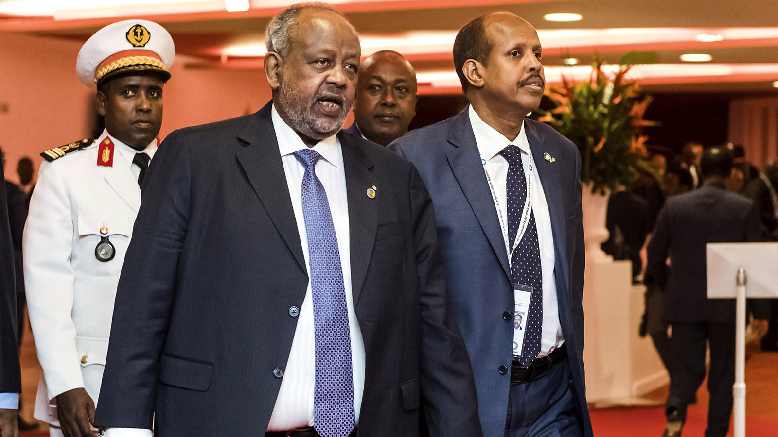 נשיא ג'יבוטי, איסמאעיל עומאר גואלה, במרכז (צילום: AP Photo/Geert Vanden Wijngaert).