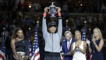 נאומי אוסקה, הזוכה באליפות US Open 9 בספטמבר 2018 (AP Photo/Julio Cortez)