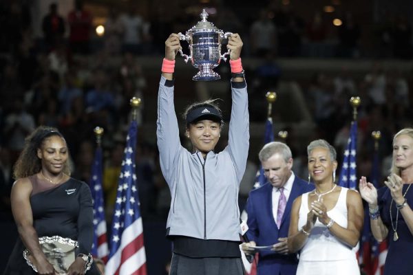 נאומי אוסקה, הזוכה באליפות US Open 9 בספטמבר 2018 (AP Photo/Julio Cortez)