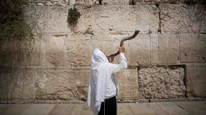 ביום הכיפורים הזה: ענווה כנגד קשיות העורף