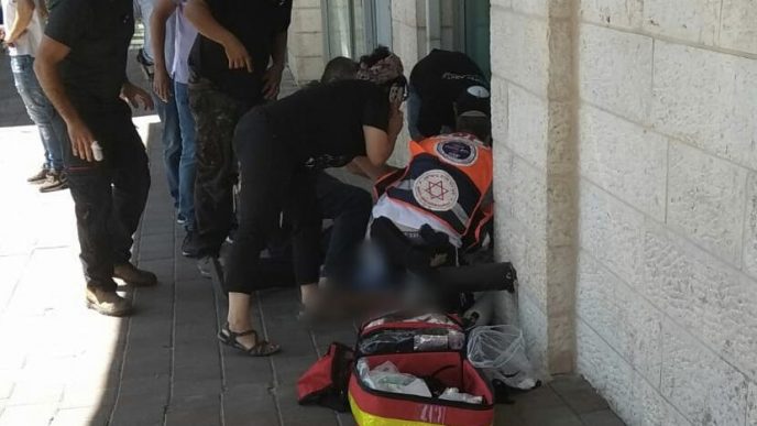 פיגוע הדקירה בצומת גוש עציון (צילום: יוסי ויצמן דוברות מד"א).