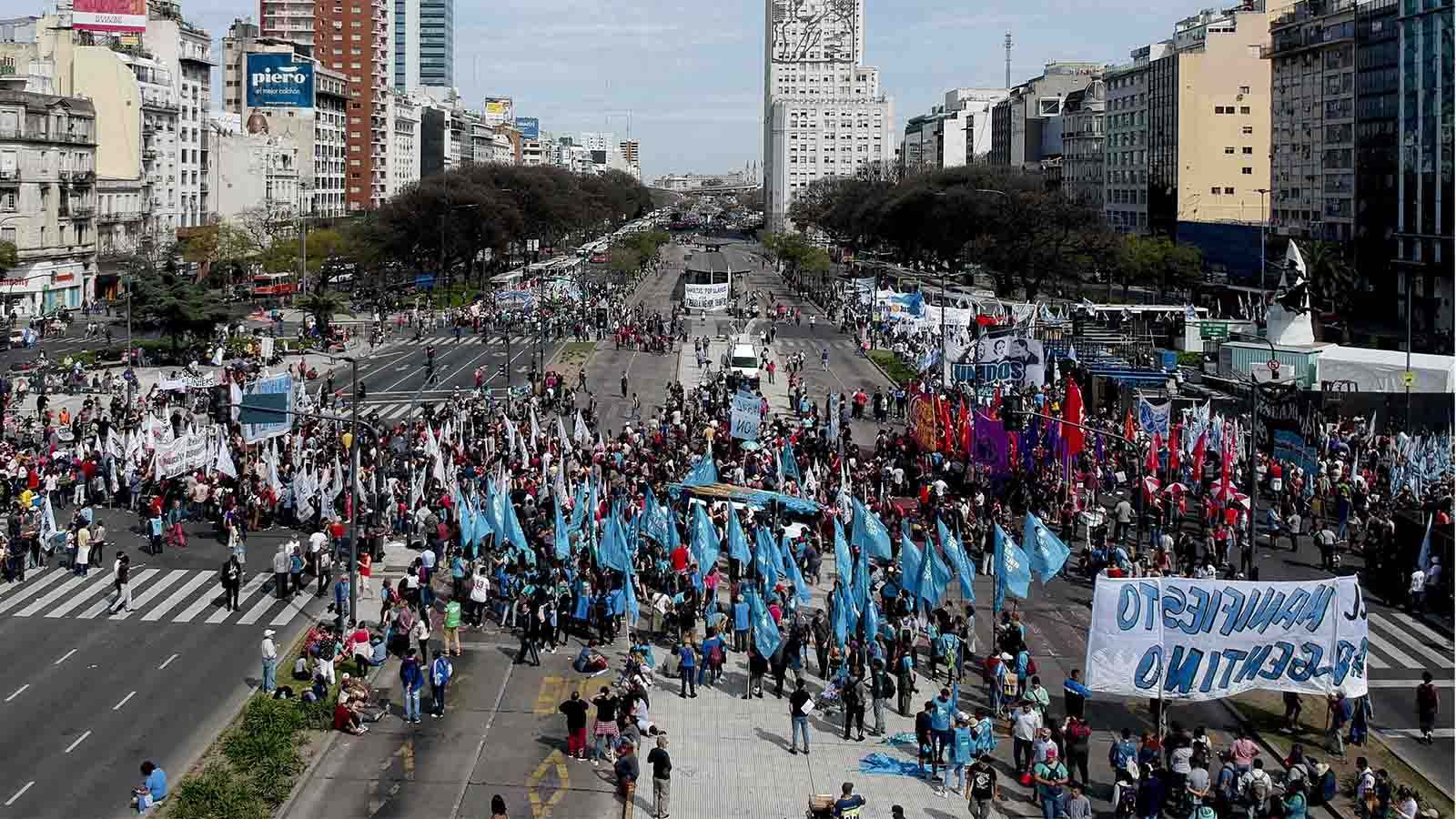 מחאות כנגד מדיניותו של נשיא ארגנטינה מקרי בבואינוס איירס, ארגנטינה, ב-24 בספטמבר 2018 . (AP Photo/Natacha Pisarenko)