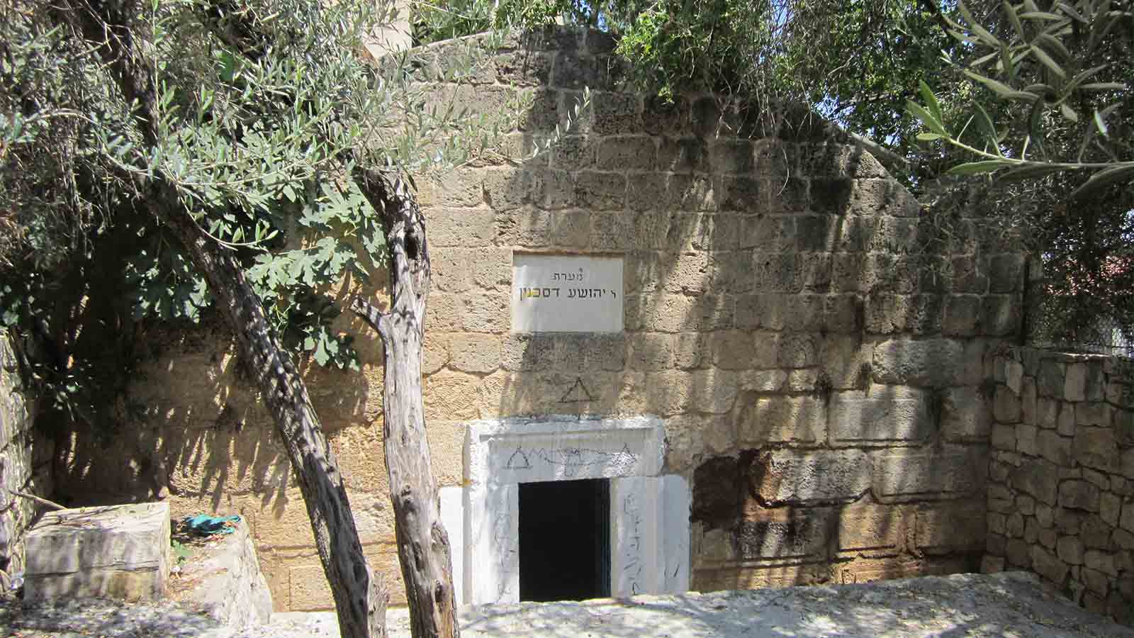 קבר רבי יהושע דסכנין ואשתו (מתוך ויקימידה)