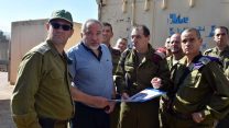ביקור שר הביטחון אביגדור ליברמן במעבר קוניטרה, 27 לספטמבר 2018 (צילום: אריאל חרמוני, משרד הביטחון)