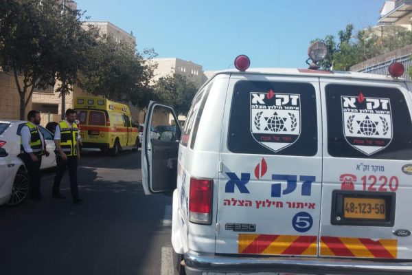 גבר ואישה נמצאו ללא רוח חיים בדירה ברחוב כסלו במודיעין (צילום: נתן קניג)