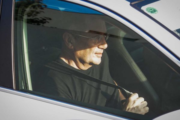 נוחי דנקנר עוזב את ביתו בהרצליה בדרכו לכלא מעשיהו, 2 באוקטובר 2018 (רועי אלימה  פלאש90)