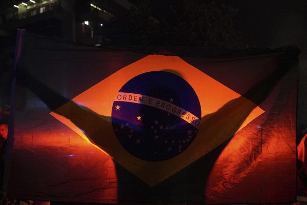 תומך בולסונארו על רקע הבחירות בברזיל (AP Photo/Ricardo Borges)