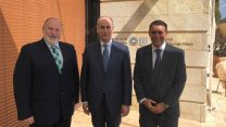 הגעת שגריר ירדן בישראל (עומד באמצע), רסאן אל מג'אלי (צילום: משרד החוץ)