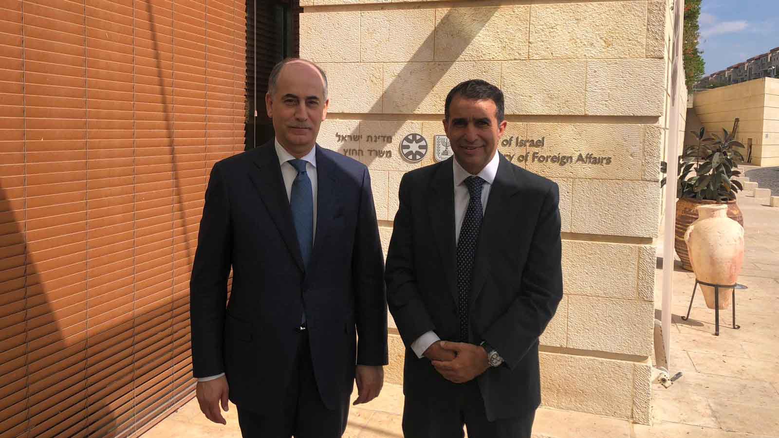 הגעת שגריר ירדן בישראל (משמאל), רסאן אל מג'אלי (צילום: משרד החוץ)
