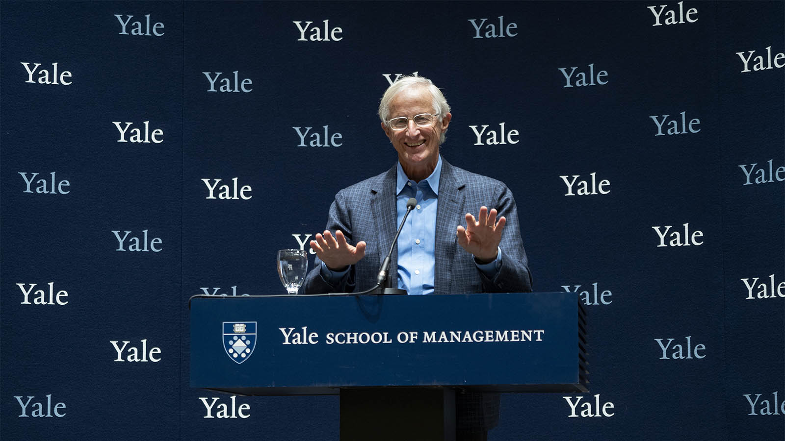 פרופ' וויליאם נורדהאוס זוכה פרס נובל בכלכלה לשנת 2018 במסיבת עיתונאים לאחר ההודעה על זכייה. 8 באוקטובר 2018 (AP Photo/Craig Ruttle)