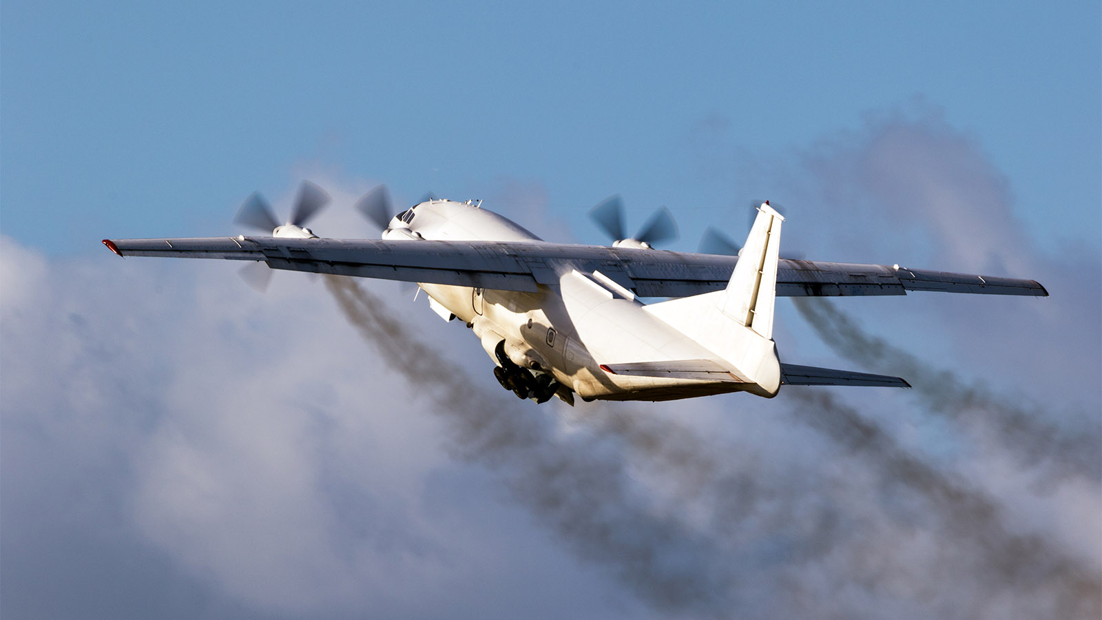 פליטות גזי חממה ממטוס נוסעים (צילום: Shutterstock)