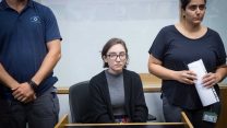הסטודנטית לארה אל-קאסם בבית המשפט המחוזי בתל אביב. 11 באוקטובר 2018 (צילום: מרים אלטשר/פלאש90)