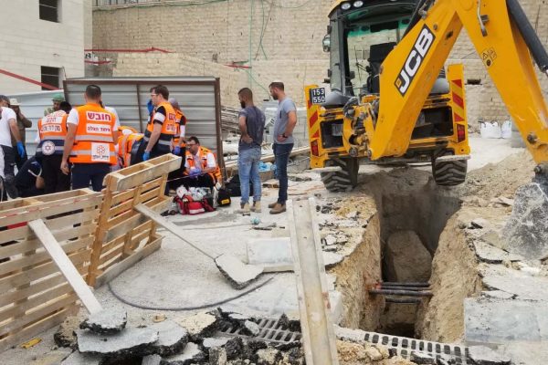 עובד נהרג כתוצאה מפגיעת סלע בראשו תוך כדי עבודות חפירה באתר בניה ברמת בית שמש ג' (דוברות איחוד הצלה)