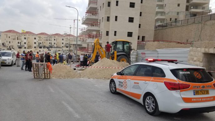 עובד ננהרג כתוצאה מפגיעת סלע בראשו תוך כדי עבודות חפירה באתר בניה ברמת בית שמש ג' (דוברות איחוד הצלה)