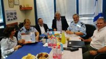 שר האוצר ומפכ"ל המשטרה חותמים על מתווה לפתרון בעיית הפנסיה של גמלאי המשטרה ושירות בתי הסוהר (ללא קרדיט)