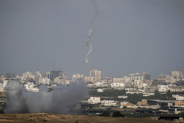 תקיפת צה"ל בעזה בזמן מבצע "צוק איתן" יולי 2014. ארכיון (צילום: הדס פרוש / פלאש90).