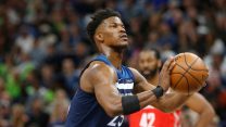 ג'ימי בוטלר שחקן NBA במינסוטה טימברוולבס (צילום: AP Photo/Jim Mone).