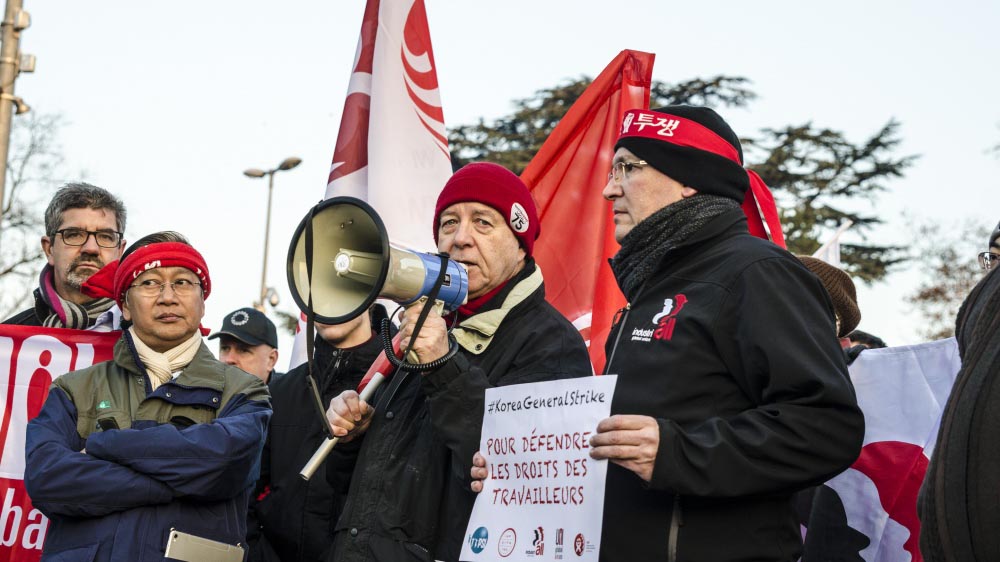 הפגנות אירועי עובדים בדרום קוריאה במהלך שביתה כללית במחאה על פגיעה בארגוני העובדים. 30 בנובמבר 2016 (באדיבות indutraill)