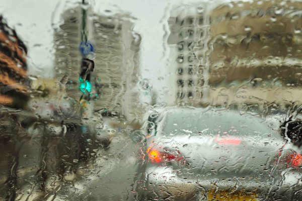 גשם וסופות רעמים ברחבי הארץ, החלה חובת הדלקת אורות בנהיגה גם ביום