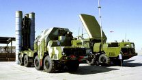 מערך טילי S-300 רוסיים (צילום: AP Photo, File).