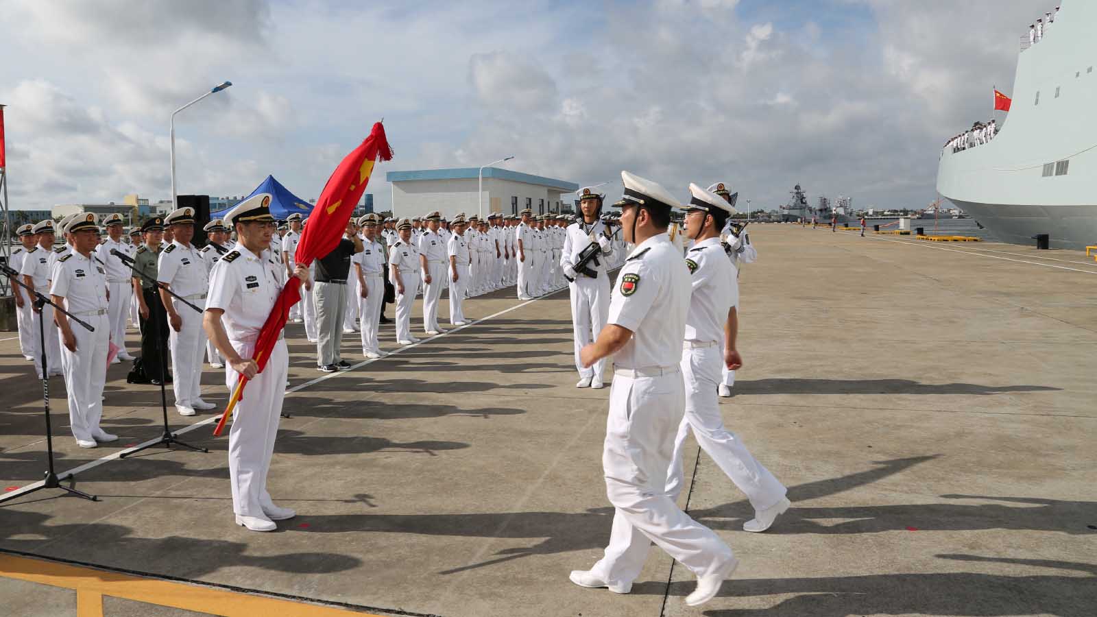 טקס לפני יציאת חיילים סינים לג'יבוטי, שם תקים סין בסיס סיוע (Photo by VCG/VCG via Getty Images IL)
