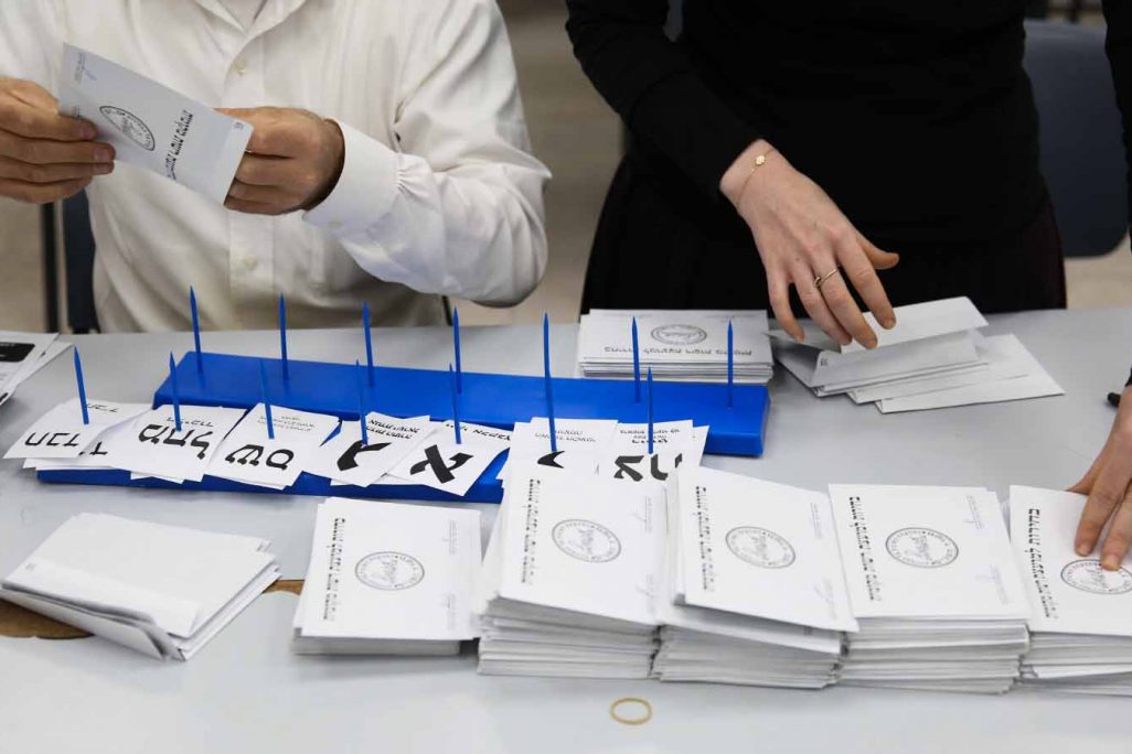 ספירת קולות בבחירות לרשויות המקומיות. 30 באוקטובר 2018 (צילום: דוד כהן/פלאש90)