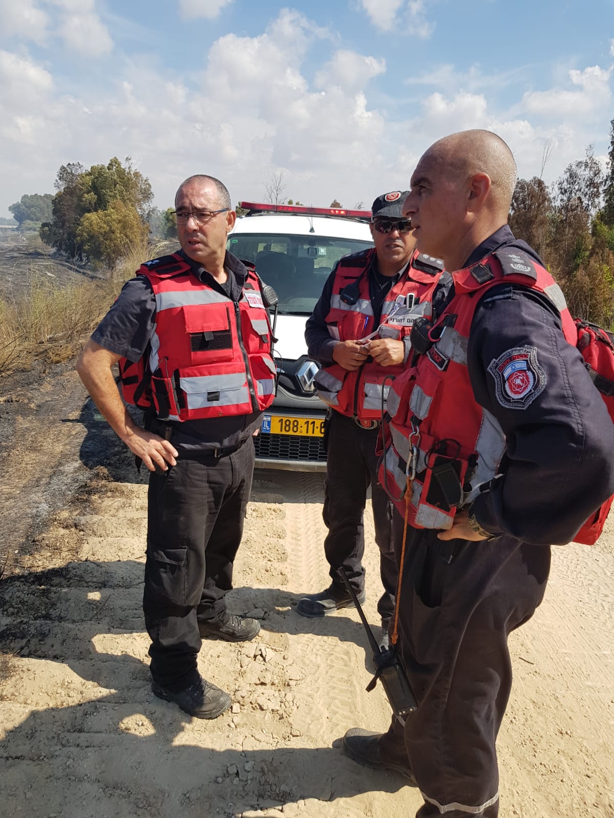 כוחות כיבוי והצלה בשריפה בנחל שקמה, 12 באוקטובר 2018 (צילום: דוברות כיבוי והצלה מחוז דרום)
