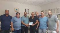 סיום המו"מ על פיצויים לעובדי מפעל 'מילוטל'. במרכז: יו"ר מרחב גליל מערבי בהסתדרות אשר שמואלי (רביעי מימין) וג'ואד אגבאריה, רוכש המפעל (שלישי משמאל)