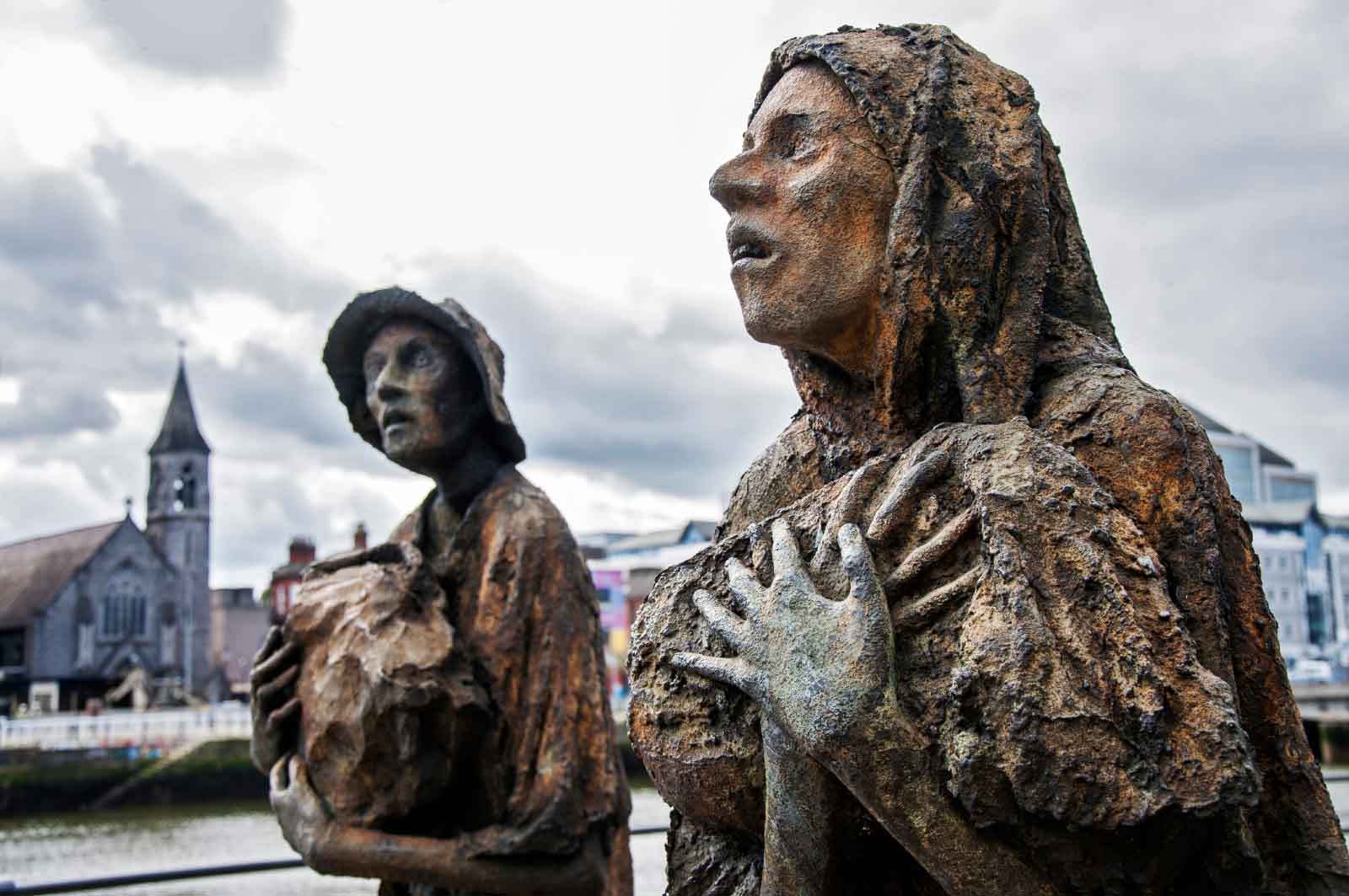 האנדרטה לזכר רעב תפוחי האדמה, בדבלין בירת אירלנד (צילום: Yulia Plekhanova / Shutterstock.com)