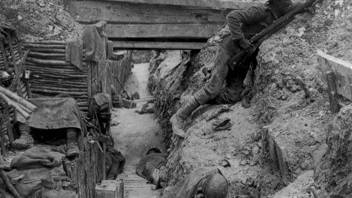 חיילים בריטים לאחר כיבוש שוחה גרמנית בחזית המערבית במלחמת העולם הראשונה (צילום מתוך ויקימדיה)