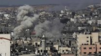 תקיפה ישראלית בעזה. ארכיון (AP Photo/Adel Hana)