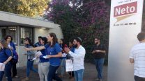 חניכי הנוער העובד והלומד נפגשים עם שלום רוחם, יו"ר ועד העובדים, ותומכים בעובדי נטו (צילום: ניצן צבי כהן)