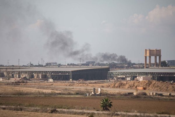 עשן ברצועת עזה לאחר הפצצת חיל האוויר (צילום ארכיון: הדס פרוש/פלאש90)