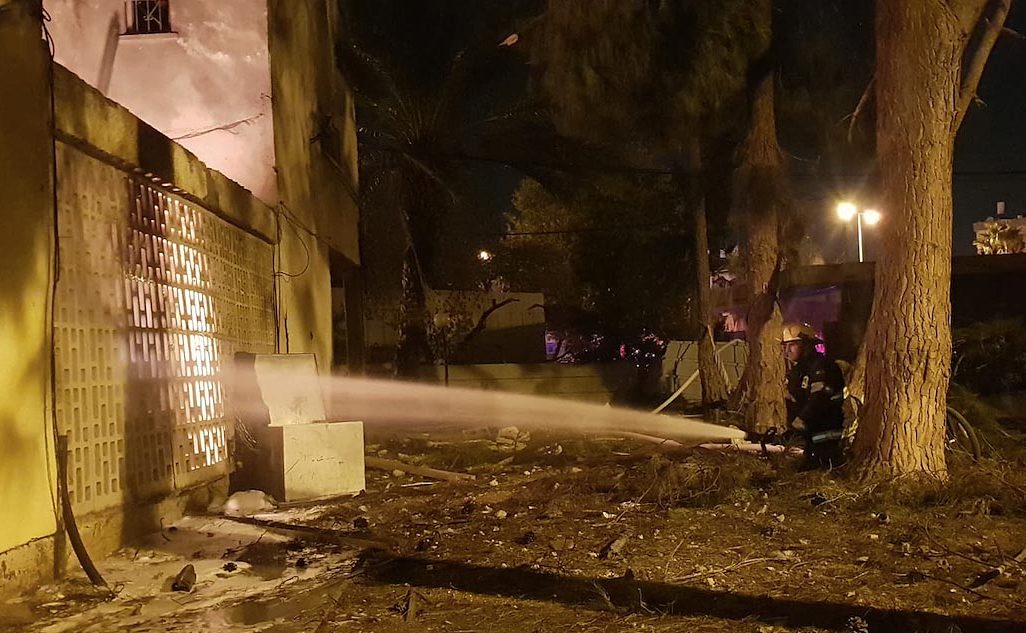 שריפה בבניין באשקלון כתוצאה מפגיעת רקטה (כבאות והצלה לישראל מחוז דרום)