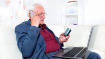 הונאת קשישים (צילום: shutterstock).